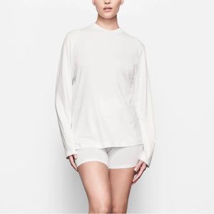 Skims boyfriend long sleeve t-shirt